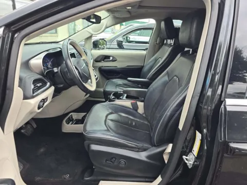 More photos of 2018 Chrysler Pacifica Limited at Indy Auto Man - Indianapolis, IN