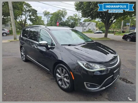 Black 2018 Chrysler Pacifica Limited for sale in Indianapolis, IN