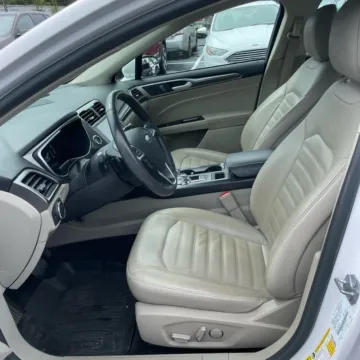 More photos of 2017 Ford Fusion SE at Indy Auto Man - Indianapolis, IN