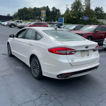 More photos of 2017 Ford Fusion SE at Indy Auto Man - Indianapolis, IN