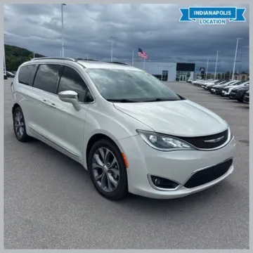 White 2020 Chrysler Pacifica Limited for sale in Indianapolis, IN