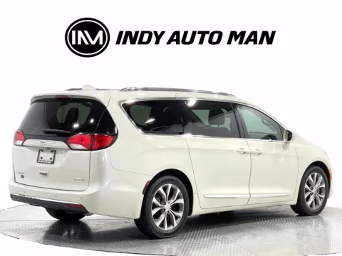 More photos of 2020 Chrysler Pacifica Limited at Indy Auto Man - Indianapolis, IN