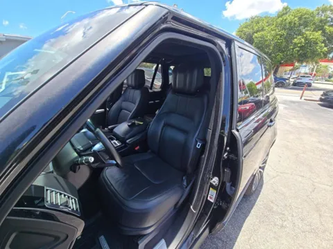 More photos of 2019 Land Rover Range Rover 5.0L V8 Supercharged at Indy Auto Man - Indianapolis, IN