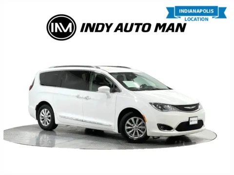 White 2019 Chrysler Pacifica Touring L for sale in Indianapolis, IN