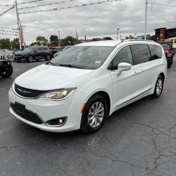 Photos of 2019 Chrysler Pacifica Touring L for sale in Indianapolis, IN at Indy Auto Man - Indianapolis