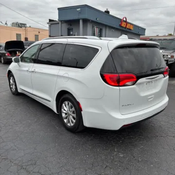 More photos of 2019 Chrysler Pacifica Touring L at Indy Auto Man - Indianapolis, IN