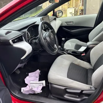 More photos of 2022 Toyota Corolla Hatchback SE at Indy Auto Man - Indianapolis, IN