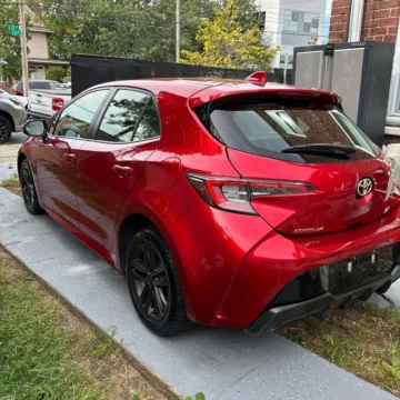 More photos of 2022 Toyota Corolla Hatchback SE at Indy Auto Man - Indianapolis, IN