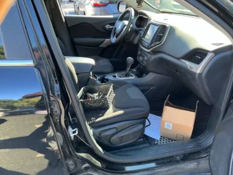 More photos of 2017 Jeep Cherokee Latitude at Indy Auto Man - Indianapolis, IN