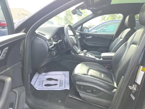 More photos of 2019 Audi Q7 55 Premium Plus quattro at Indy Auto Man - Indianapolis, IN
