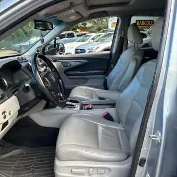 More photos of 2016 Honda Pilot EX-L at Indy Auto Man - Indianapolis, IN