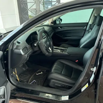 More photos of 2021 Honda Accord Hybrid Touring at Indy Auto Man - Indianapolis, IN