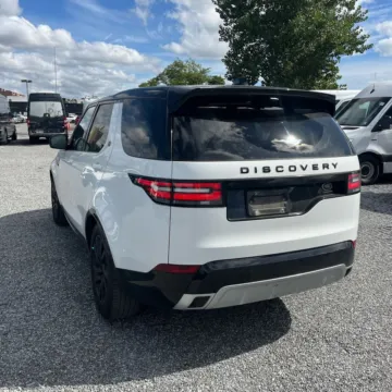 More photos of 2020 Land Rover Discovery Landmark Edition at Indy Auto Man - Indianapolis, IN
