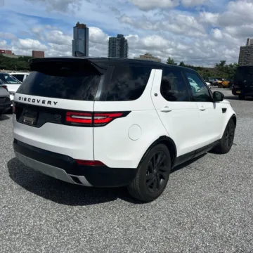 Another view of 2020 Land Rover Discovery Landmark Edition for sale in Indianapolis, IN at Indy Auto Man - Indianapolis