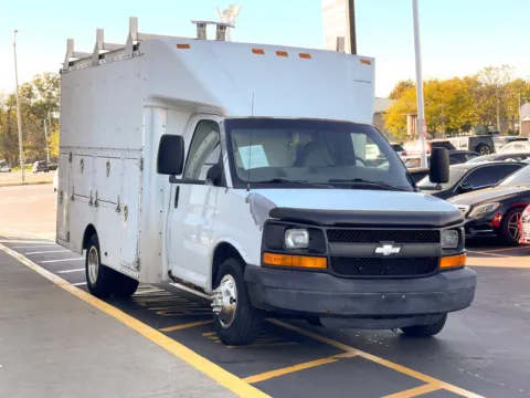 Photos of 2005 Chevrolet Express Van G3500 Cutaway for sale in Indianapolis, IN at Indy Auto Man - Indianapolis
