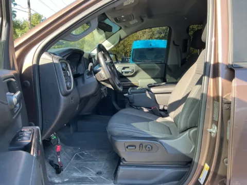 More photos of 2019 Chevrolet Silverado 1500 LT at Indy Auto Man - Indianapolis, IN