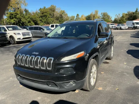 Photos of 2017 Jeep Cherokee Latitude for sale in Indianapolis, IN at Indy Auto Man - Indianapolis