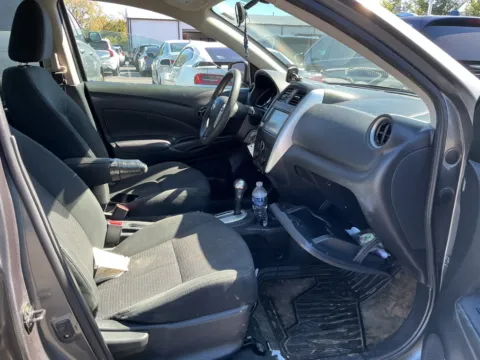 More photos of 2018 Nissan Versa 1.6 SV at Indy Auto Man - Indianapolis, IN