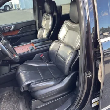 More photos of 2019 Lincoln Navigator L Reserve at Indy Auto Man - Indianapolis, IN