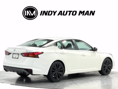 More photos of 2019 Nissan Altima 2.5 SR at Indy Auto Man - Indianapolis, IN