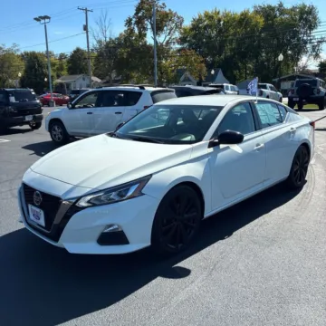 Photos of 2019 Nissan Altima 2.5 SR for sale in Indianapolis, IN at Indy Auto Man - Indianapolis