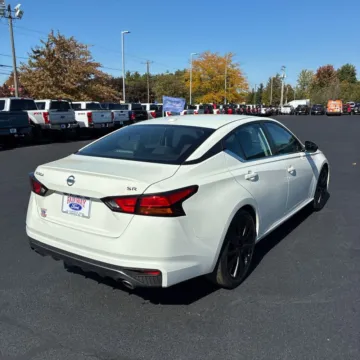 Another view of 2019 Nissan Altima 2.5 SR for sale in Indianapolis, IN at Indy Auto Man - Indianapolis