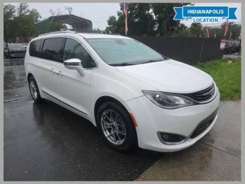 White 2018 Chrysler Pacifica Hybrid Limited for sale in Indianapolis, IN