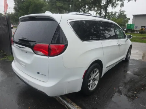 Another view of 2018 Chrysler Pacifica Hybrid Limited for sale in Indianapolis, IN at Indy Auto Man - Indianapolis