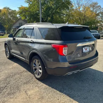 More photos of 2020 Ford Explorer XLT at Indy Auto Man - Indianapolis, IN