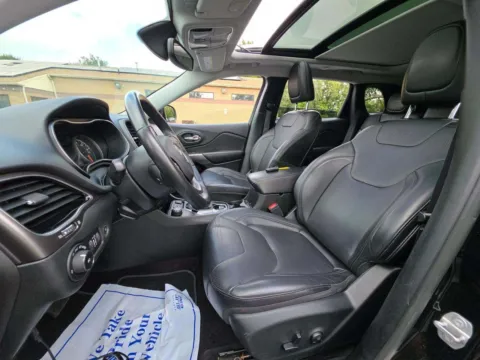More photos of 2019 Jeep Cherokee Limited at Indy Auto Man - Indianapolis, IN