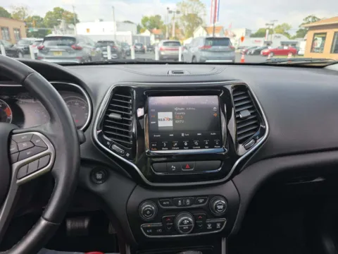 More photos of 2019 Jeep Cherokee Limited at Indy Auto Man - Indianapolis, IN