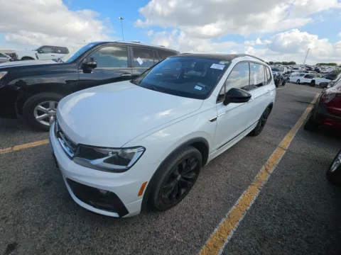 Photos of 2020 Volkswagen Tiguan 2.0T SE R-Line Black for sale in Indianapolis, IN at Indy Auto Man - Indianapolis