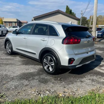 More photos of 2020 Kia Niro Plug-In Hybrid LXS at Indy Auto Man - Indianapolis, IN