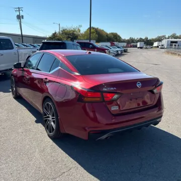 More photos of 2019 Nissan Altima 2.5 SR at Indy Auto Man - Indianapolis, IN