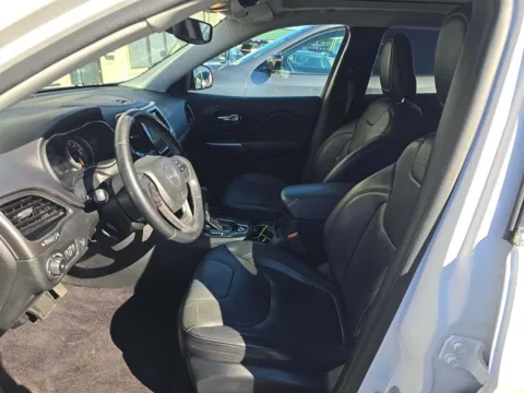 More photos of 2019 Jeep Cherokee Limited at Indy Auto Man - Indianapolis, IN