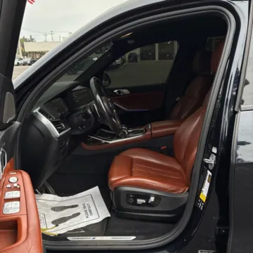 More photos of 2021 BMW X7 M50i at Indy Auto Man - Indianapolis, IN
