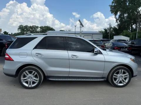 More photos of 2015 Mercedes-Benz M-Class ML 350 4MATIC at Indy Auto Man, IN