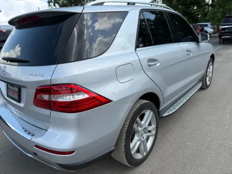 More photos of 2015 Mercedes-Benz M-Class ML 350 4MATIC at Indy Auto Man, IN