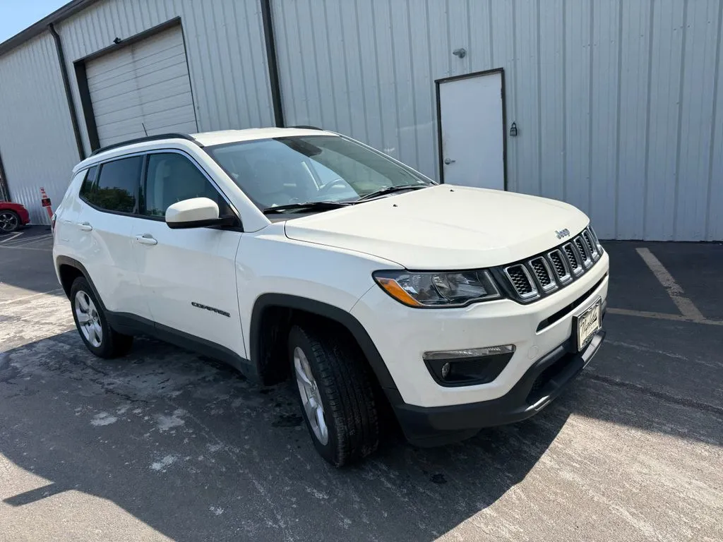 White 2018 Jeep Compass Latitude for sale in Indianapolis, IN