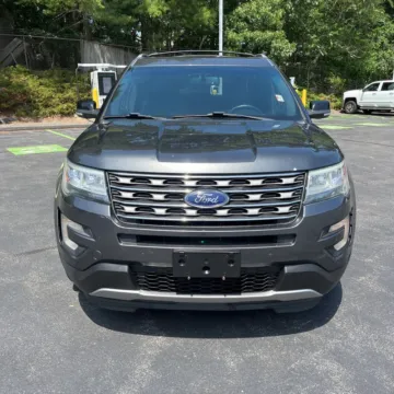 Photos of 2016 Ford Explorer XLT for sale in Indianapolis, IN at Indy Auto Man