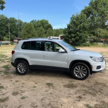 More photos of 2017 Volkswagen Tiguan 2.0T Wolfsburg Edition at Indy Auto Man, IN