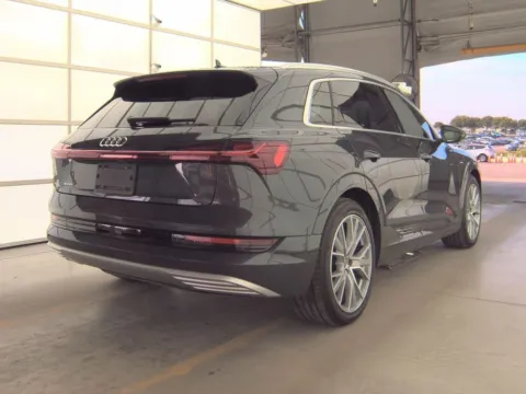 More photos of 2019 Audi e-tron Prestige quattro at Indy Auto Man, IN