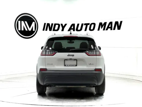 More photos of 2019 Jeep Cherokee Latitude Plus at Indy Auto Man, IN