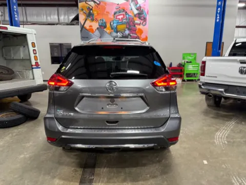 More photos of 2018 Nissan Rogue SL at Indy Auto Man, IN