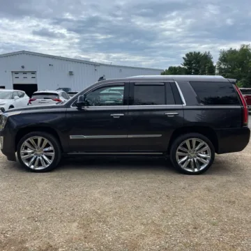 More photos of 2017 Cadillac Escalade Platinum Edition at Indy Auto Man, IN