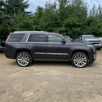 More photos of 2017 Cadillac Escalade Platinum Edition at Indy Auto Man, IN