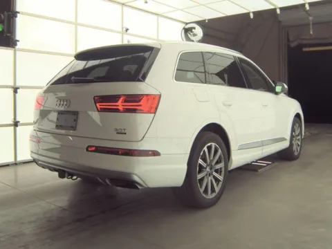 More photos of 2017 Audi Q7 3.0T Prestige quattro at Indy Auto Man, IN