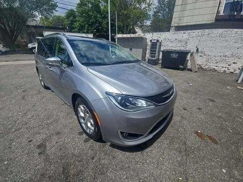 Silver 2019 Chrysler Pacifica Limited for sale in Indianapolis, IN