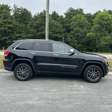 More photos of 2017 Jeep Grand Cherokee Limited at Indy Auto Man, IN