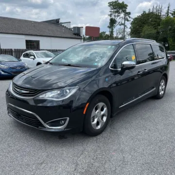 Photos of 2018 Chrysler Pacifica Hybrid Limited for sale in Indianapolis, IN at Indy Auto Man